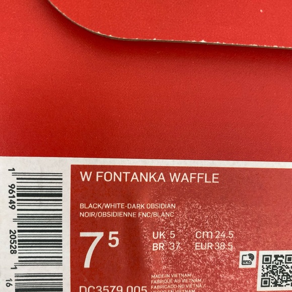 Nike - Picture 8 of 8